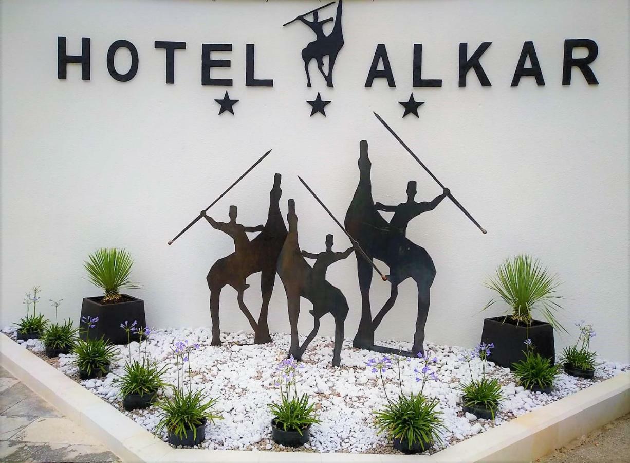 Hotel Alkar 锡尼 外观 照片